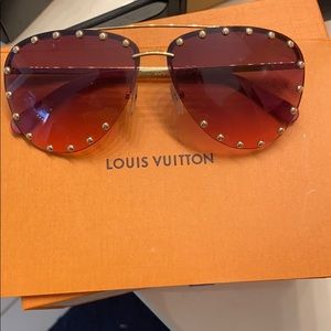 Louis Vuitton Pink Party Sunglasses gold studs EUC